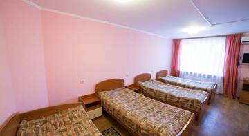 Фото номера Четырехместный номер Гостиница Crystal Hotel г. Богородицк 3